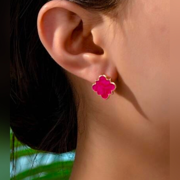 Chic Fuchsia Clover Earrings - Picture 1 of 3